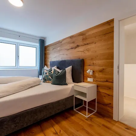 Emilia Apartment *
