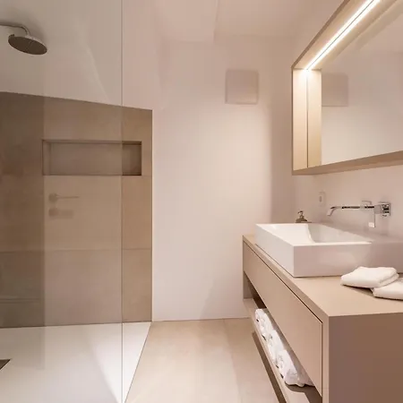 Emilia Apartment *